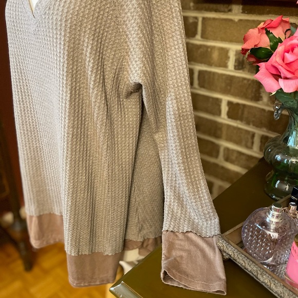 Taupe colored boutique Waffle tunic - Picture 3 of 13